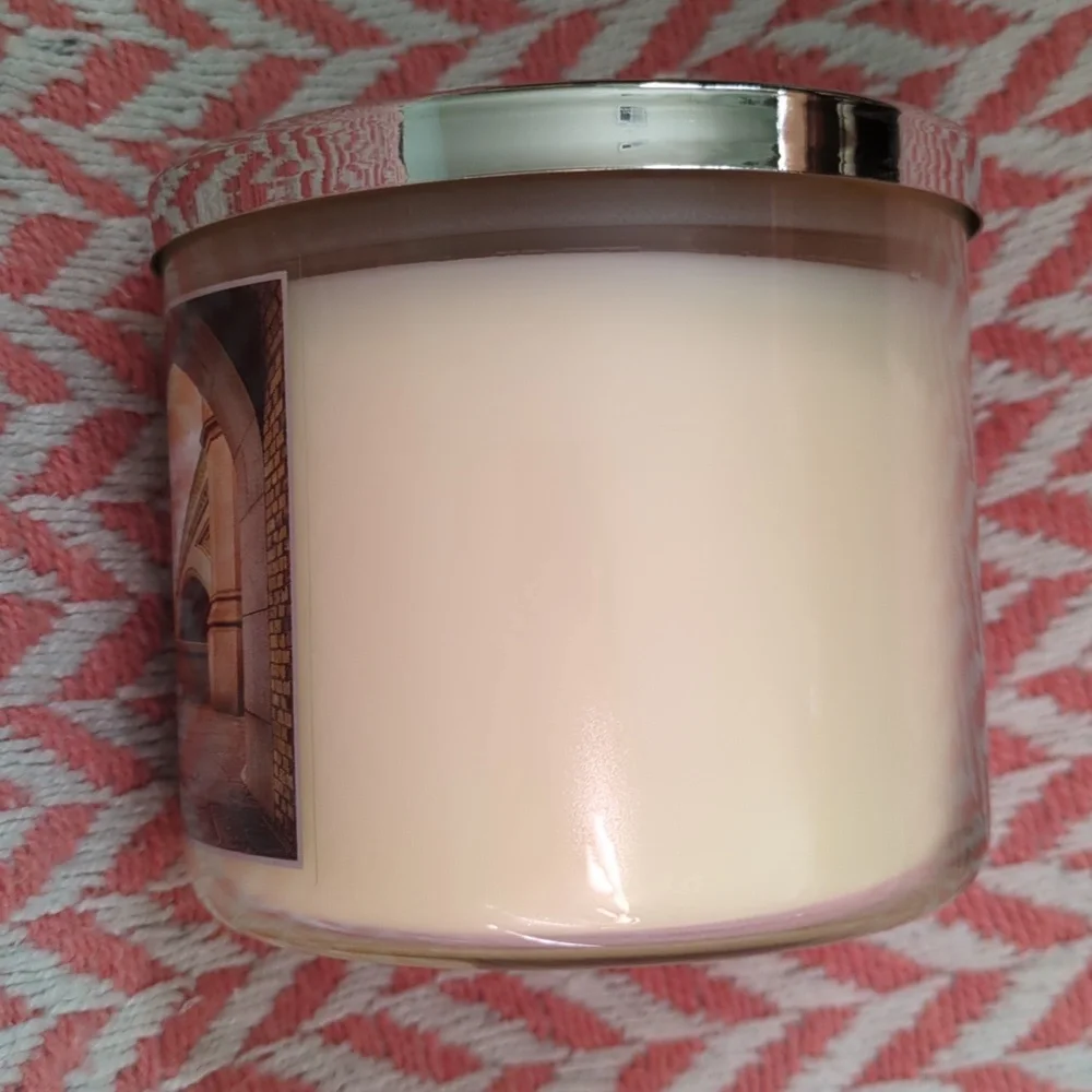 NWT BBW Bath & Body Works London Tea and Lemon 3-Wick Candle - Picture 2 of 4